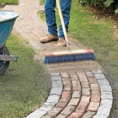 Polymeric Sand, Moderne Have, Brick Path, Brick Walkway, Garden Types, Landscape Designs, Have Inspiration, Landscaping Tips, Garden Pathway