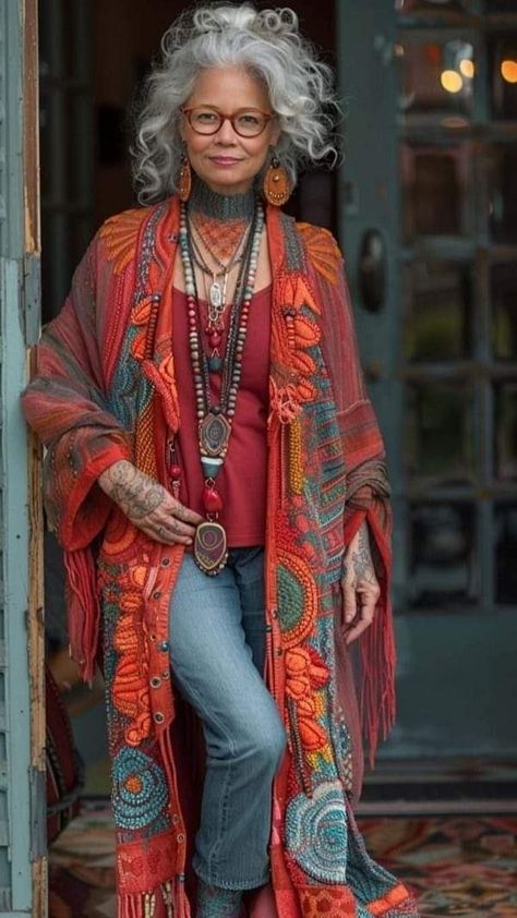 Grey Hair And Glasses, Hair And Glasses, Look Boho Chic, Estilo Hippy, Mode Hippie, Over 60 Fashion, Estilo Hippie, Stil Boho, Boho Style Outfits