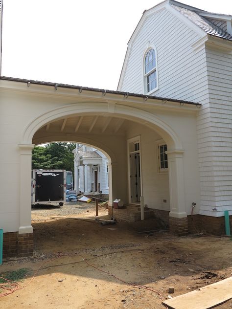 A New Look for Gil Schafer - Quintessence Colonial Carport, Porto Cochere, Porte Cochere Driveway, Car Portico, Port Cochere, Gil Schafer, Colonial House Exteriors, Lake Houses Exterior, Carport Designs