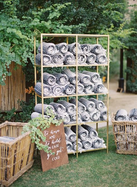 Favor Display Ideas, Wedding Favor Display, Favor Display, Wedding Favor Table, Wedding Giveaways, Wedding Display, Wedding Blankets, Art Deco Wedding, Wedding Deco