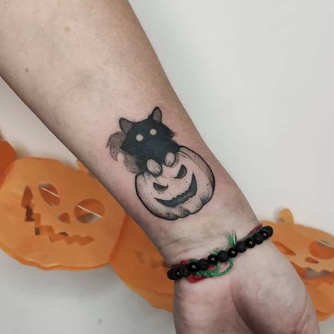 Cute Black Cat Tattoo, Halloween Cat Tattoo, Black Cat Tattoo Ideas, Cream Images, Black Cat Tattoo, Cat Tattoo Ideas, Kitten Tattoo, Fluffy Black Cat, Pumpkin Tattoo