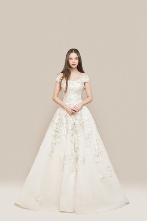 Kasut Pengantin, White Princess Dress, Fancy Wedding Dresses, Dream Wedding Ideas Dresses, Stylish Dress Book, Bride Gowns, White Gowns, Teenage Fashion Outfits, Wedding Dresses Simple