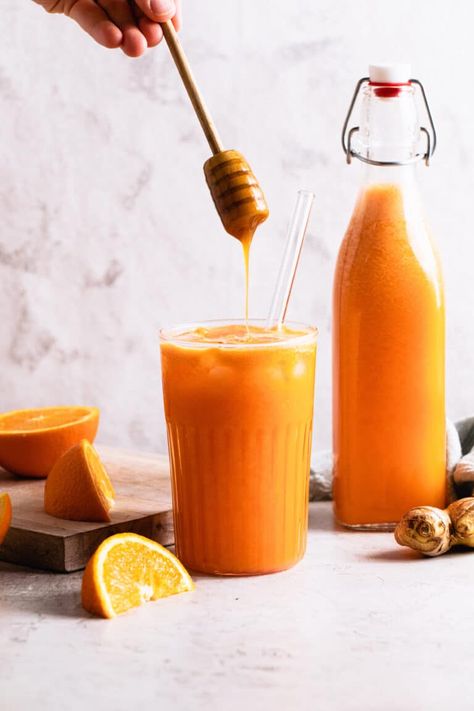 Booster Juice Recipes, Immune Booster Juice, Immunity Juice, Boost Juice, Healthy Eating Inspiration, Banana Smoothie Recipe, Nut Milk Bag, Fresh Turmeric, Cold Pressed Juice