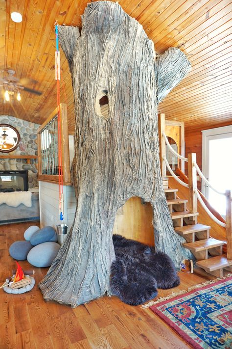 Indoor Tree House inside a log cabin. So much fun for the kids! Indoor Tree House, Tree House Interior, Treehouse Living, Indoor Tree, Tree House Kids, Indoor Trees, Arte Van Gogh, Trendy Tree, House Inside