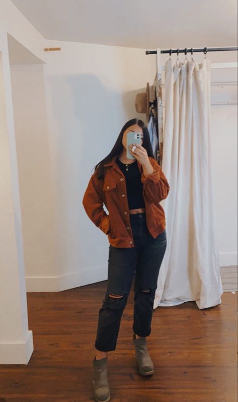 Fall Outfits Corduroy Jacket, Corduroy Shaket Jacket Outfit, Burnt Orange Jacket Outfit Fall, Cordory Jacket Outfit Women, Cute Outfits With Corduroy Jacket, Rust Corduroy Jacket Outfit, Curdoroy Jacket Outfits, Courdory Jacket Outfits, Cropped Curdoroy Jacket Outfit