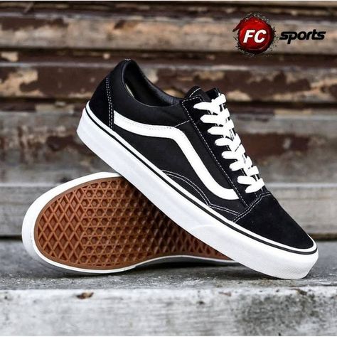 Best Vans, Adidas Wallpapers, Tenis Vans, Hype Shoes, Fashionista Clothes, Raw Denim, Style Sneakers, Men Fashion Casual Outfits, Trainer Sneakers