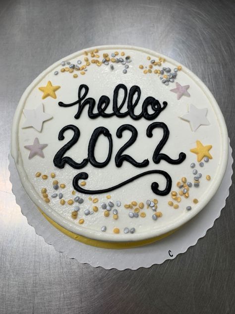 Happy New Years Cake Ideas, New Years Cake Decorating Ideas, New Years Sheet Cake, New Years Cookie Cake Ideas, New Years Cakes Ideas, New Years Cookie Cake, New Year’s Eve Cake Ideas, Simple New Year Cake Design, New Year Cake Design 2023