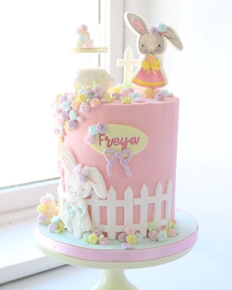 SweetShells on Instagram: “A bunny tea party for Freya who turns 1 today 💞💞💞 I used the new @amyjanecollection collection for the cute rabbits . #cakesofinstagram…” Rabbits, Bunny Tea Party, Cute Rabbits, Cake Boards, Name Plaques, A Bunny, 5th Birthday, Tea Party, Instagram A