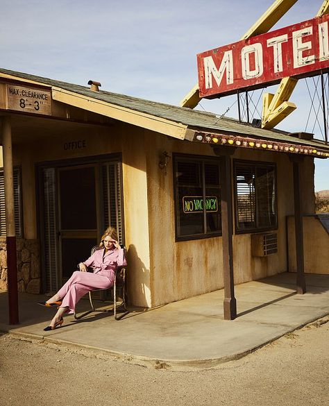 Fashion: Retro Road Trip  | Daily Mail Online Los Angeles, Thelma Et Louise, Desert Photoshoot, Motel 6, Desert Fashion, Photo D Art, Hotel Motel, Boho Chic Outfits, Shoot Inspiration