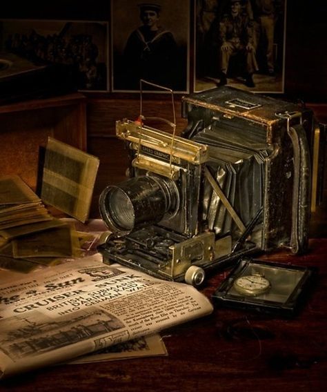 Life is too short, don't be .... Fotocamere Vintage, Antique Cameras, Environmental Portraits, Camera Obscura, Old Cameras, Classic Camera, Old Camera, Photography Gear, Photography Camera