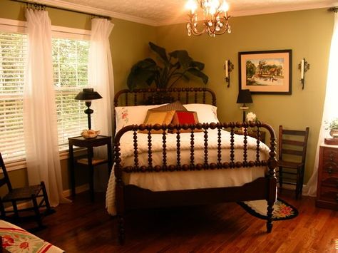 Bed Positioned On Angle In The Corner Of Bedroom Far Above Rubies Corner Bed Ideas, Bed Placement, Bed In Corner, Tropical Bedrooms, Bed Floor, Cottage Bedroom, Bedroom Layouts, Ideas Pictures, Beautiful Bedrooms