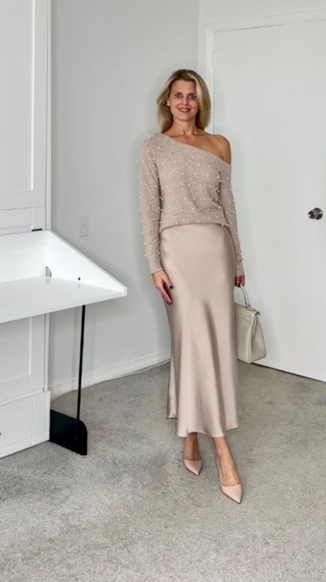 Silk Skirt Wedding Outfit, Long Silk Skirt Outfit Classy, Beige Silk Skirt Outfit, Satin Skirt Formal, Silk Skirt Outfit Classy, Chic Classy Outfits, Classy Skirt Outfits, Beige Skirt Outfit, Midi Skirt Outfits Summer