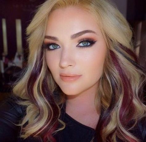 Red Highlights and Locks in Blonde Hair. Blonde Hair Red Lowlights, Red Hair Streaks, Purple Blonde Hair, Grey Balayage, Blond Hairstyles, Peekaboo Hair, Ice Blonde, Hair Streaks, Red Highlights