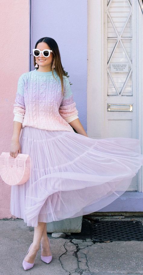 Pastel rainbow sweater + pale purple tulle skirt & pink cult gaia handbag Rok Tile, Pastel Colors Fashion, Purple Tulle Skirt, Cute Pastel Outfits, Womens Skirt Outfits, Pastel Sweater, Gaun Fashion, Pastel Dress, Pastel Outfit