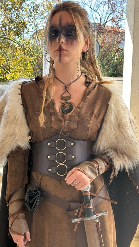 Viking Costume Ren Faire, Homemade Viking Costume Women, Viking Woman Outfit Ideas, Vikings Women Costume, Lagertha Outfits, Viking Attire For Women, Ren Fair Viking, Viking Halloween Costume Women Diy, Nordic Witch Costume