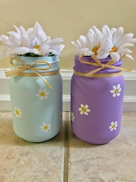 Rustic Spring Decor, Jars Crafts, Spring Vases, Creation Station, Glass Bottle Diy, Diy Glass Bottle Crafts, Hand Painted Gifts, Diy Jar Crafts, Diy Bottle Crafts