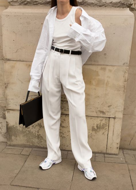 THE DIGITAL JOURNAL | Olivia Kijo: ALL WHITE CLASSICS Couture, Phoebe Philo, Slouchy White Jeans Outfit, Old Money Summer Outfits, White Tshirt Outfit, Old Money Summer, White Pant, White Shirt Outfits, Jeans Claro