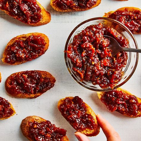 Bacon Jam Bourbon Bacon Jam Crostini, Candied Bacon Jam, Cranberry Bacon Jam, Whiskey Bacon Jam Recipe, Bacon Jam Crostini, Bourbon Bacon Jam, Sweet Bacon, Bacon Jam Recipe, Bourbon Bacon