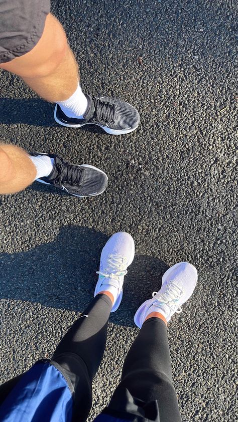 Jogging Couple Aesthetic, Running With Boyfriend, Couples Running Aesthetic, Running Couple Aesthetic, Couple Running Aesthetic, Aesthetic Running Pictures, Jogging Outfit Running, Couples Running, Running Couple