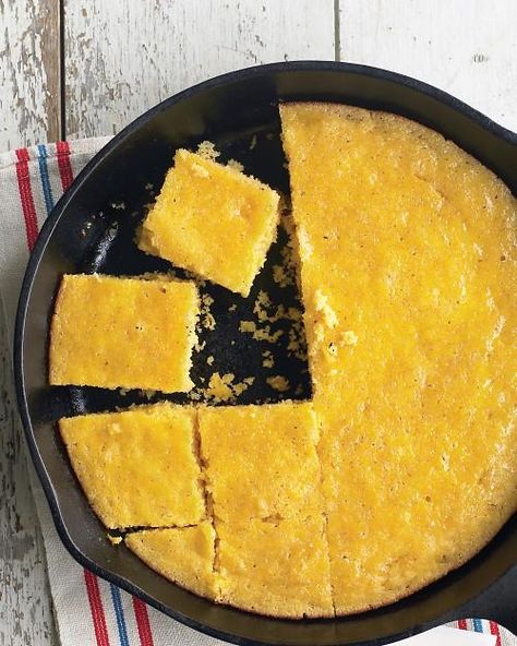 Emeril's Cast-Iron Honey Cornbread Recipe Baking Therapy, Baking Breads, Buttermilk Cornbread, Honey Cornbread, Skillet Cornbread, Gluten Free Cornbread, Southern Cornbread, Iron Skillet Recipes, Grilling Sides