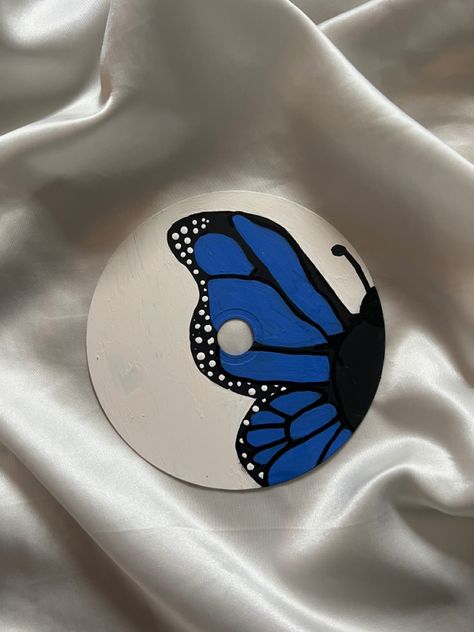 Nature cd art 💿 Butterfly Painting Easy, Dvd Art, Vinyl Record Art Ideas, Painted Mirror Art, Cd Wall Art, Painted Vinyl Records, Vinyl Art Paint, Cd Artwork, Cd Wall