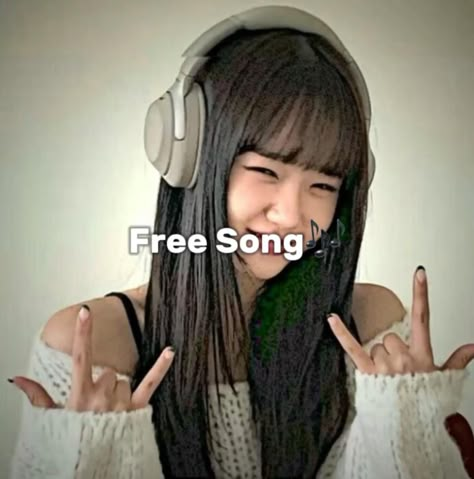 Music Kpop Aesthetic, Slow Love Songs, Phonk Music, Free Song Lyrics, Fashion Song, Headphone Music, Speed Song, Summer Songs Playlist, Weird Songs