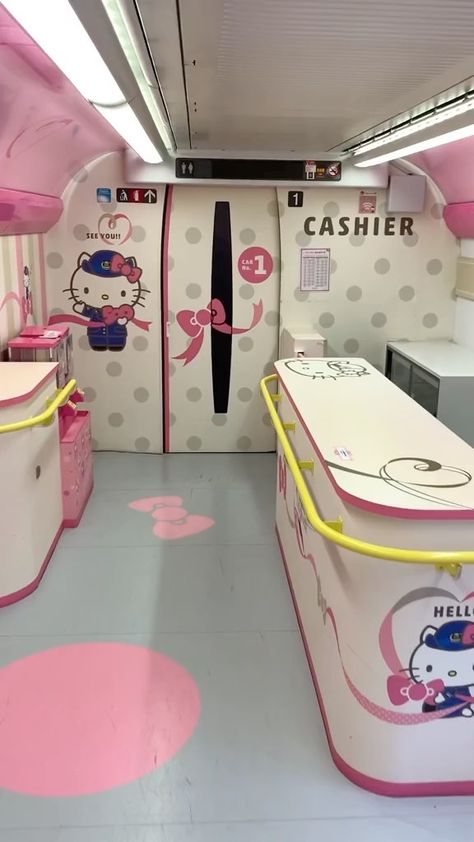 Hello Kitty Train Japan, Hello Kitty Shinkansen, Experimental Marketing, Japanese Train, Hello Sanrio, Sanrio Stuff, Hello Kitty House, Japan Life, Bullet Train