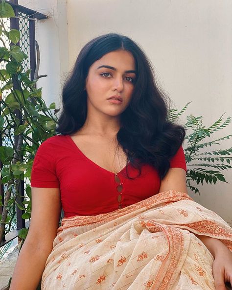 Wamiqa Gabbi on Instagram: “🧨 . . . . Makeup and hair: @coco_ballucci Wearing mummy ki saree” Wamiqa Gabbi, Glam Photoshoot, Saree Photoshoot, Indian Beauty Saree, India Beauty, Actress Photos, Desi Beauty, Bollywood Actress, Beauty Women