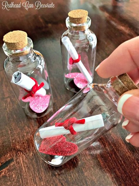 Valentine Gifts For Boyfriend, Message Bottle, Friend Valentine Gifts, Valentines Day Gifts For Friends, Mini Liquor Bottles, Valentines Inspiration, Cute Valentines Day Gifts, Mini Glass Bottles, Valentine Gifts For Girlfriend