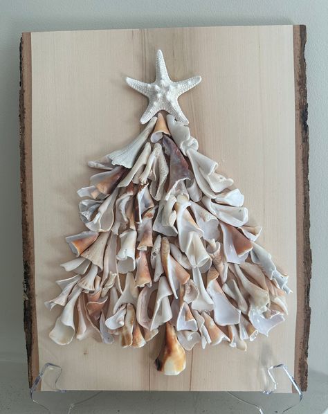 "Hand Made 15\" Seashell and Rope Wreath. Seashells picked on the beaches of Southwest Florida And designed into flowers." Sea Gals, Oyster Decor, Seashell Diy, Shells Crafts, Shell Tree, Seashell Display, Seashell Art Diy, Beach Crafts Diy, Rope Wreath