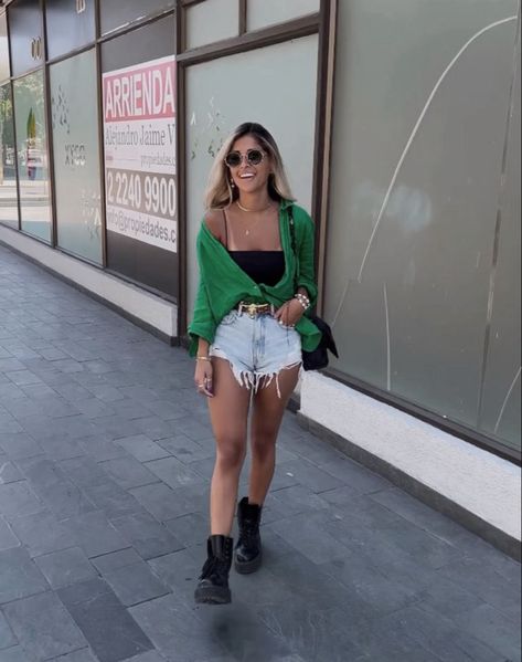 Spring Women Outfits, Style For Short Women, Look Short Jeans, Outfits Con Camisa, Outfits Juvenil, Casual Chic Outfits, Jean Short Outfits, Look Con Short, Outfits Con Jeans