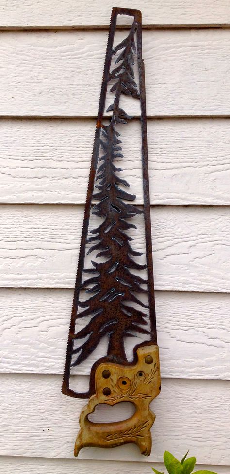 Plasma Cut Saw Blade. My second go at this and this one framed in with the shape of the blade. Metal Welding, Welding Art Projects, Diy Welding, Metal Working Projects, Sculpture Metal, Diy Solar, Cnc Plasma, Diy Metal, Metal Tree