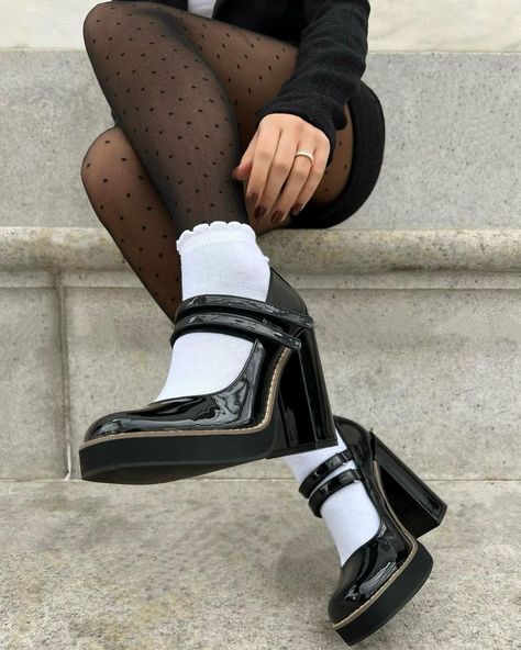 nat on Instagram: “giving these heels the solo moment they deserve 🖤 @stevemadden” Platform Mary Janes Outfit, Mary Janes Outfit, Pumps Outfit, Heels Strappy, Mary Jane Platform Shoes, Pretty Summer Dresses, Steve Madden Platform, Vacay Outfits, Platform Mary Janes