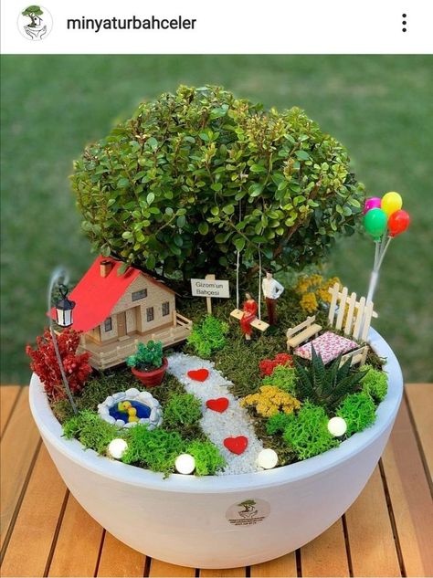 Best Garden Decor - Fairy Garden Decor Ideas - Backyard GArden Decors Secret Garden Decor, Fairy Teacup Garden, Garden Ideas With Plastic Bottles, Miniature Garden Diy, Miniature Zen Garden, Fairy Garden Pots, Indoor Fairy Gardens, Nice Garden, Teacup Gardens