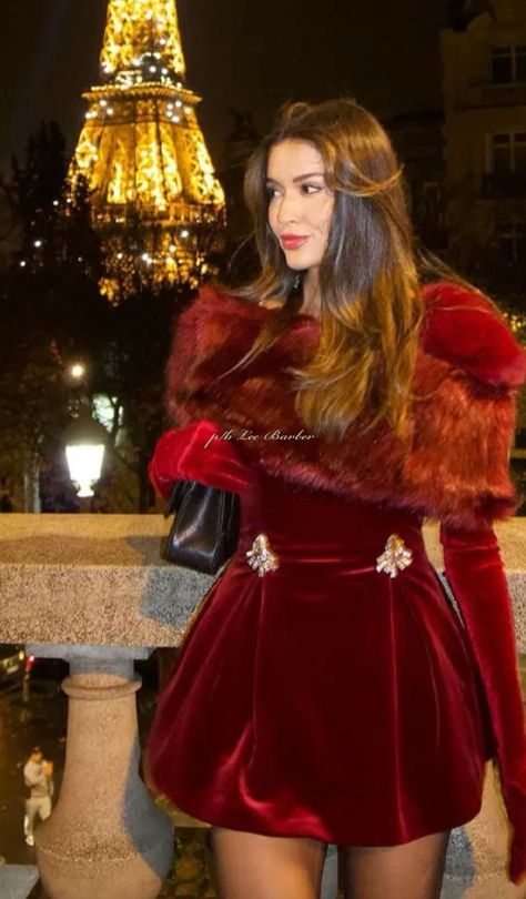 Holiday Party Aesthetic Fashion, Fancy Holiday Outfit, Red New Years Eve Outfit, Sparkly Christmas Outfit, Holiday Party Outfit Formal, Old Money Aesthetic Christmas, Nutcracker Ballet Outfit Ideas, Christmas Party Outfits Aesthetic, Fancy Christmas Party Outfit