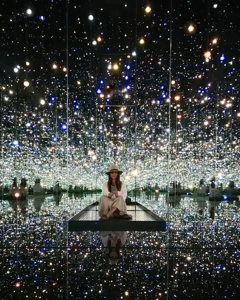 Infinity Mirrored Room #Travel #TravelandPlaces #travelplaces #beautifulPlacesToTravel #BestPlacesToTravel #BeautifulNature #BeautifulPlacesToVisit #BeautifulViews #BeautifulThings #Asia #Photography #best #london #InUSA #Paris #europe Mirror Room Photoshoot, Mirror Wall Photoshoot, Mirror Infinity, Stage Inspiration, Mirrored Room, Infinity Mirror Room, Infinity Room, Asia Photography, Event Concept