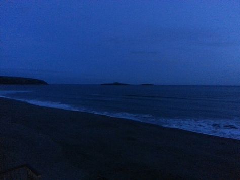 Ocean At Night Aesthetic, Dark Blue Scenery, Dark Blue Scenery Aesthetic, Blue Hour Photography, Deep Blue Ocean Aesthetic, Blue Hour Ocean Aesthetic, Everything Is Blue, Blue Beach, Blue Hour