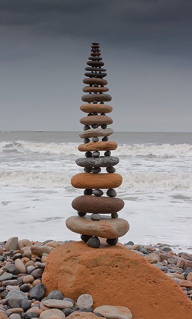 Robin Hood's Bay Pebble Stack. Defies the odds and withstands the impact of the crashing waves. Rock Sculpture, Art Pierre, Love Rocks, Stairway To Heaven, Stonehenge, Natural Forms, Land Art, Environmental Art, Pics Art