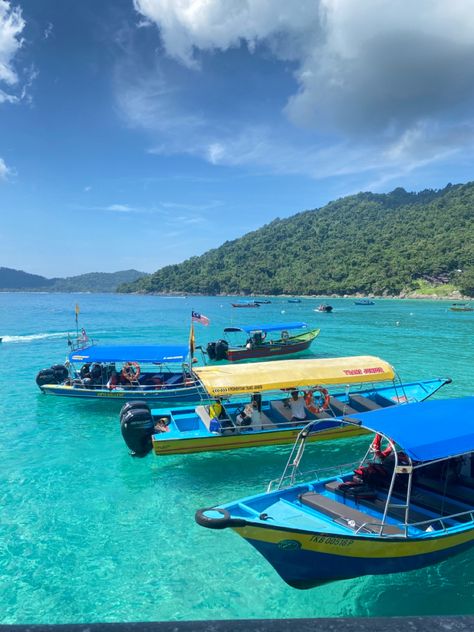 malaysia paradise island perhentian Tioman Island, Malaysia Islands Beaches, Tioman Island Malaysia, Perhentian Island Malaysia, Malaysia Aesthetic, Perhentian Island, Pulau Perhentian, Gap Year Travel, Travel Malaysia