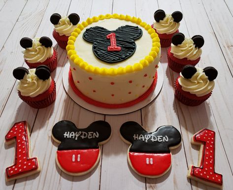 Mickey Mouse Cake And Cupcakes, Mickey Mouse Birthday Cake Diy, Mickey 1st Birthday Cake, Mickey Mouse 1st Birthday Photo Shoot, Easy Mickey Mouse Cake, Diy Mickey Mouse Cake, 1st Birthday Treats, Mickie Mouse Cake, Mickey Mouse First Birthday Cake