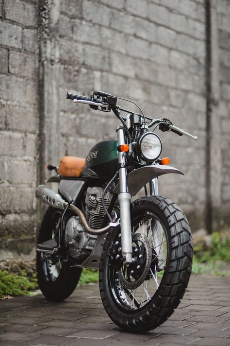 Custom Scrambler Motorcycle, Scrambler Motorcycle Ideas, Scrambler Bike, Cb350 Cafe Racer, Harley Scrambler, Motos Scrambler, Modified Bikes, Street Tracker Motorcycle, Scrambler Moto