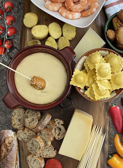 Date Night Platter, Fondue Birthday Party, Fondue Dinner Party Table, Valentines Fondue, Fondue Date Night At Home, Fondue Night At Home, Raclette Aesthetic, Fondue Aesthetic, Fondue Platter