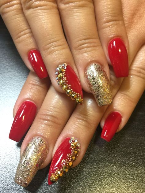 Holiday Nails Red And Gold, Nails Red And Gold, Holiday Nails Red, Gold Nails Prom, Gold Holiday Nails, Prom Nails Red, Red And Gold Nails, Gold Acrylic Nails, Golden Nails