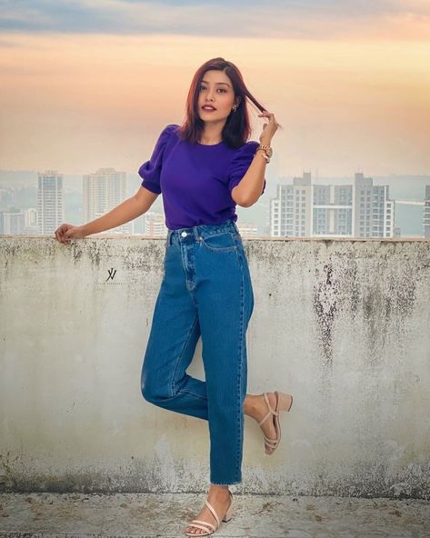 Photo Stills For Women In Jeans, Standing Poses Photography Women Jeans, Poses For Uttarayan, Stylish Poses For Ladies, Jeans Poses Picture Ideas Standing, Standing Photo Poses In Jeans Top, Jumpsuit Poses Instagram, Photo Poses In Jeans Top, Jeans Poses For Women