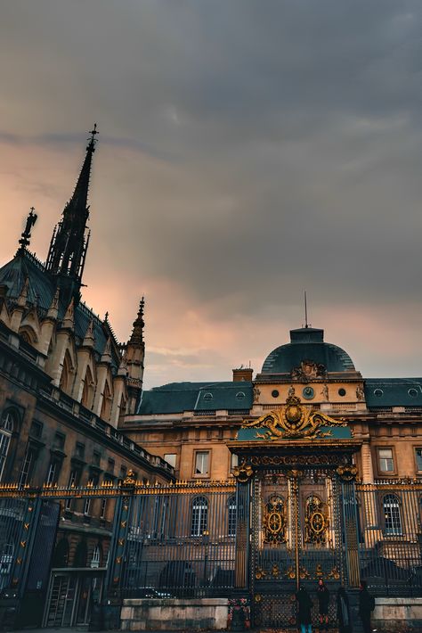 Palais de Justice de Paris, France French Landmarks, Paris Tourism, Paris Sightseeing, Paris Landmarks, French Architecture, Paris Aesthetic, Historical Monuments, France Travel, Paris France