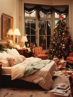 https://pin.it/7sGQYgG5k Christmas Decor, Christmas Tree, Bedroom, Christmas, Christmas Décor