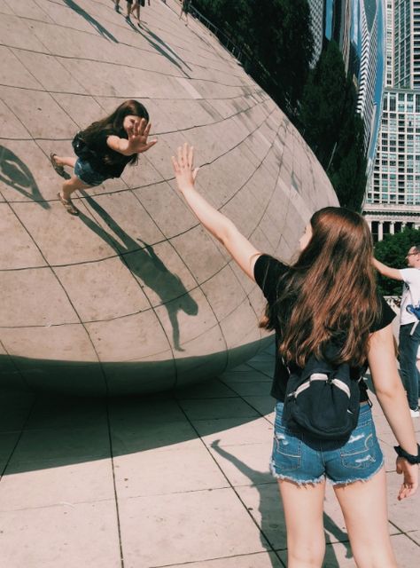 The Bean Picture Ideas, The Bean Chicago Poses, Chicago Bean Pictures Ideas, Chicago Bean Pictures, Chicago Picture Ideas, Chicago Photo Ideas, Selfie Zone, Chicago Places To Visit, Chicago Photoshoot