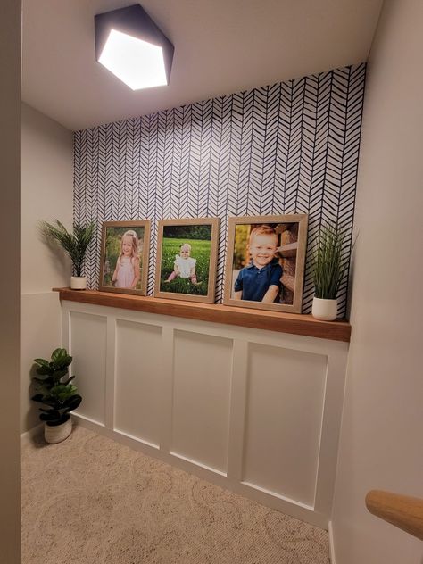 Accent Wall With Shelf Ledge, Stairwell Shelf Decor, Basement Stairs Wall Decor, Accent Wall Landing, Basement Staircase Decor, Staircase Ledge Decor, Room With Ledge Wall, Basement Stair Landing Decor, L Shaped Stairs Decor