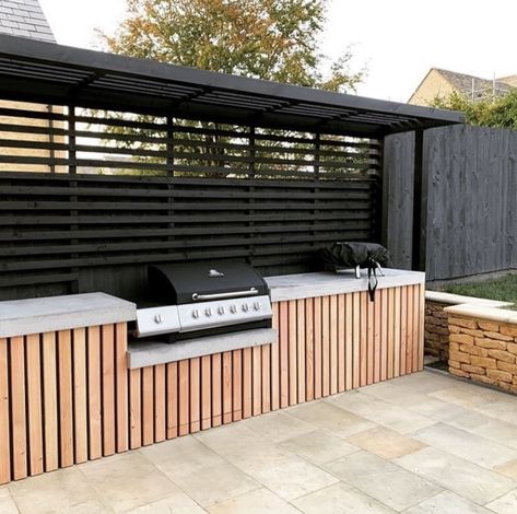 Slatted Outdoor Kitchen, Bbq Area Ideas Outdoor, Bbq Area Ideas, Backyard Bar And Grill, Outdoor Bbq Area, Outdoor Barbeque, Outdoor Kitchen Plans, Build Outdoor Kitchen, Garden Bbq