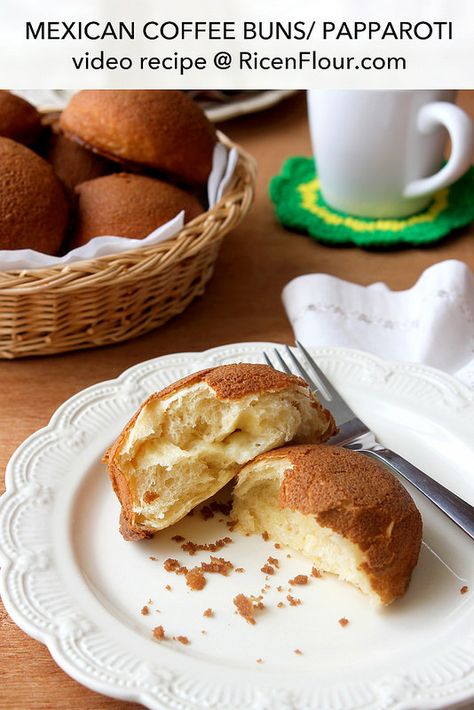 Papparoti - the best coffee bun ever! Soft and tender texture with crispy coffee topping, this bun is hard to resist. Roti Bun Recipe, Coffee Bread Recipe, Asian Bread Recipe, Coffee Bun, Coffee Buns, Country Desserts, Yeast Recipes, Hot Cross Buns Recipe, Coffee Bread